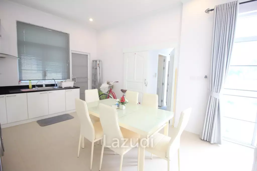 Nice Breeze By The Sea : 4 Bedroom Villa Close To The Beach