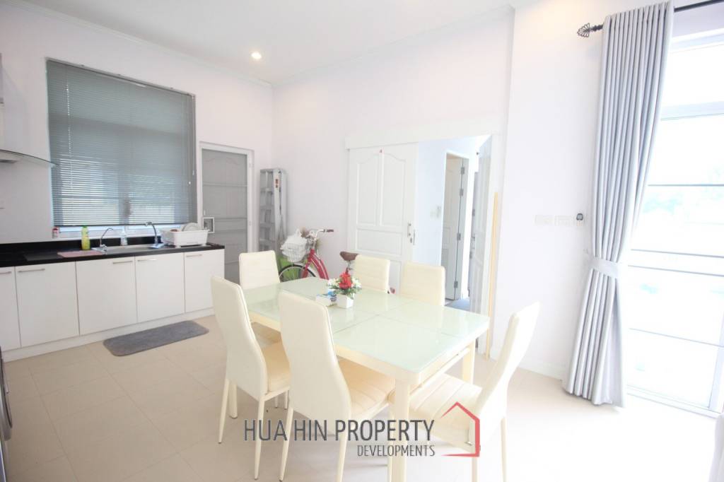 Nice Breeze By The Sea : 4 Bedroom Villa Close To The Beach