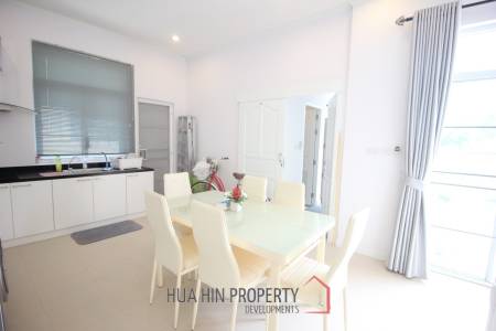 Nice Breeze By The Sea : 4 Bedroom Villa Close To The Beach