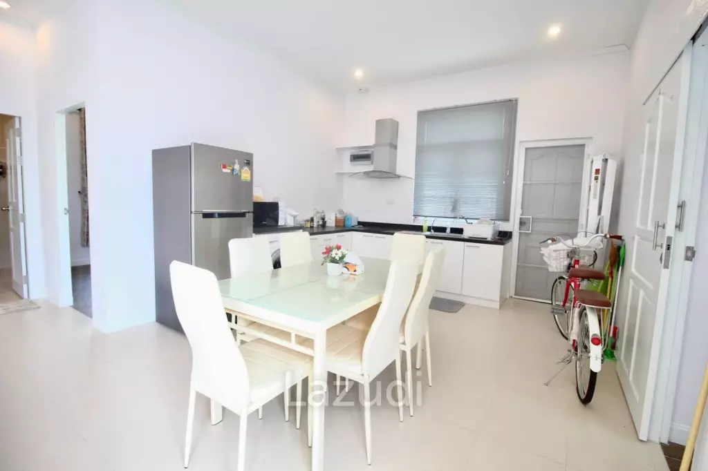 Nice Breeze By The Sea : 4 Bedroom Villa Close To The Beach