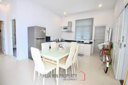 Nice Breeze By The Sea : 4 Bedroom Villa Close To The Beach