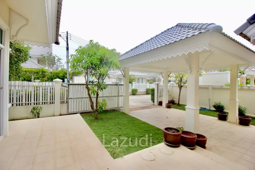 Nice Breeze By The Sea : 4 Bedroom Villa Close To The Beach