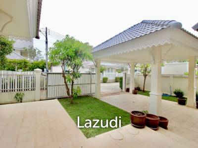 Nice Breeze By The Sea : 4 Bedroom Villa Close To The Beach