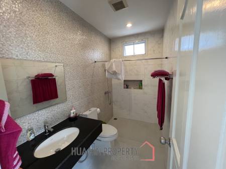 Nice Breeze By The Sea : 4 Bedroom Villa Close To The Beach