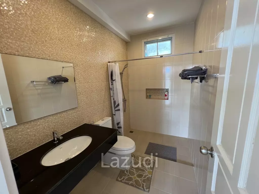 Nice Breeze By The Sea : 4 Bedroom Villa Close To The Beach