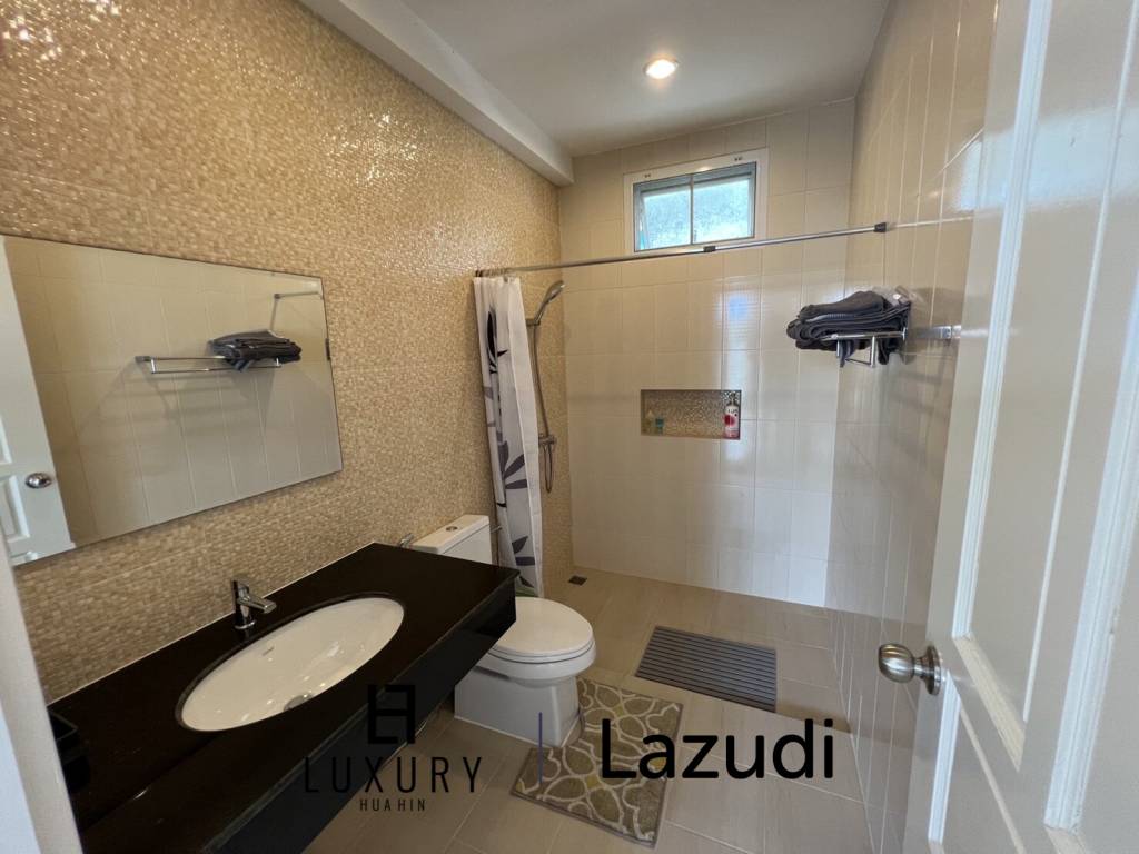 280 metro cuadrado 4 ` 3 Baño Villa de Venta