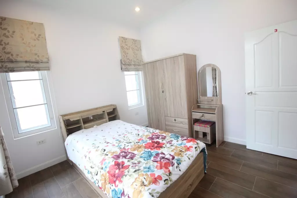 Nice Breeze By The Sea : 4 Bedroom Villa Close To The Beach