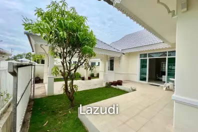 Nice Breeze By The Sea : 4 Bedroom Villa Close To The Beach