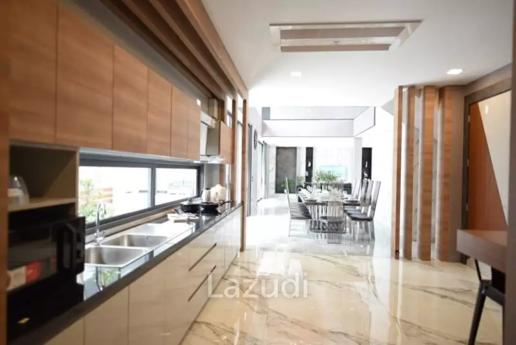Pool Villa for Sale in Soi Pattanakarn, Pattaya