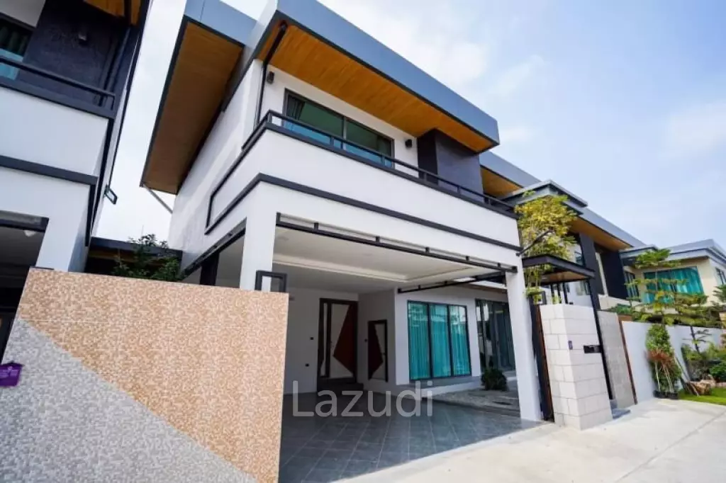 Pool Villa for Sale in Soi Pattanakarn, Pattaya
