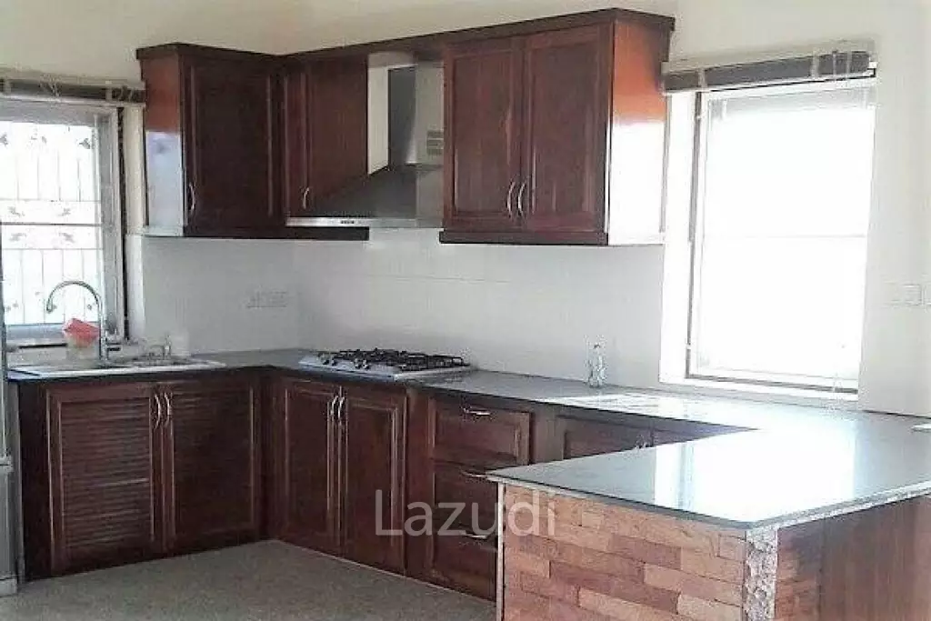 3 Bed Villa near Black Mountain