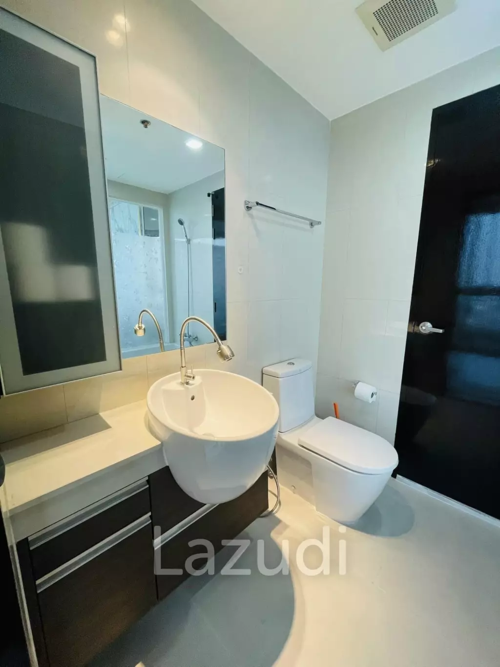 1 bed 1 bath 52 SQ.M Sky Walk Condominium
