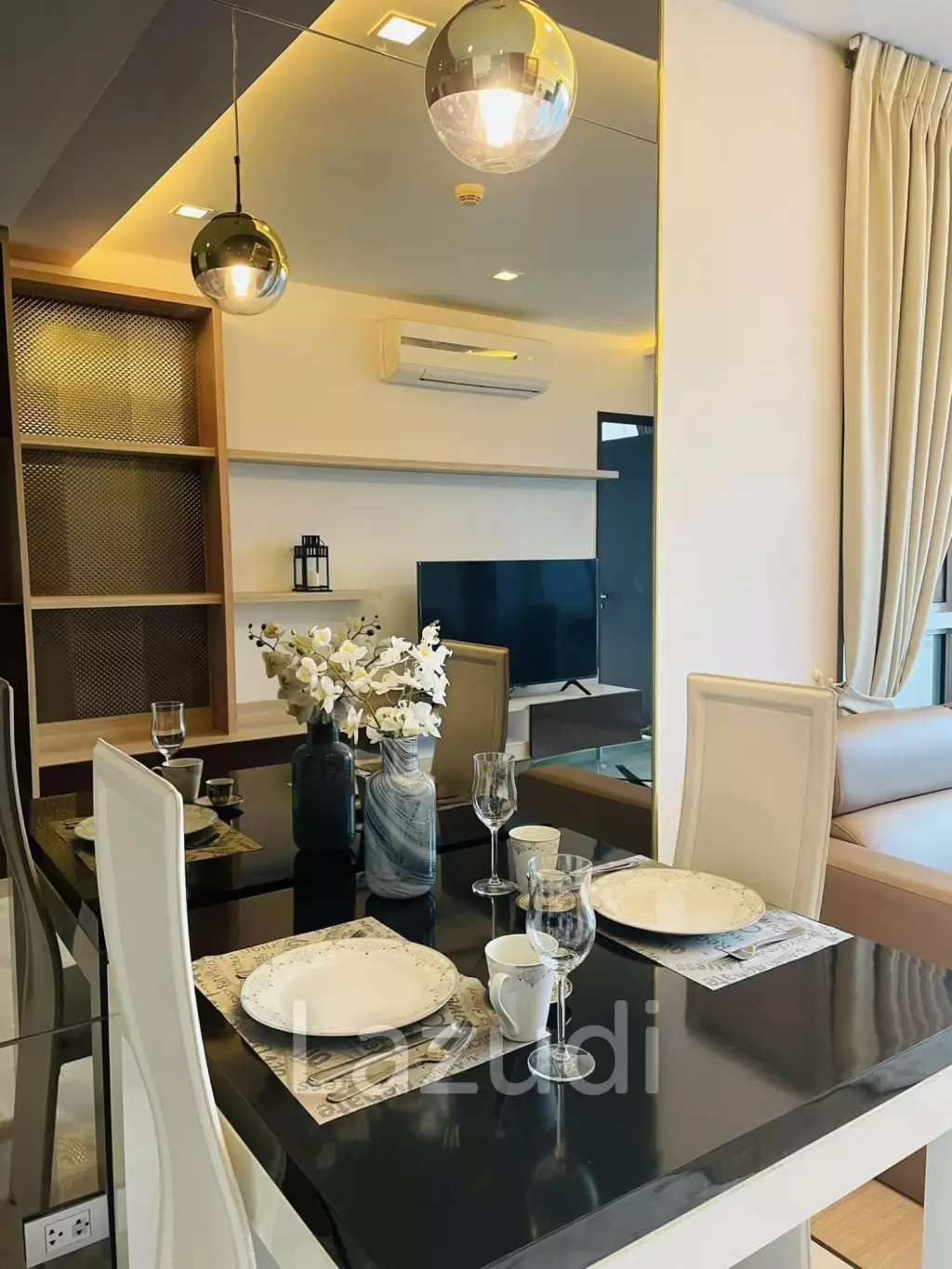 1 bed 1 bath 52 SQ.M Sky Walk Condominium