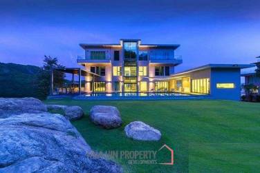 BLACK MOUNTAIN (Four Story Villas)