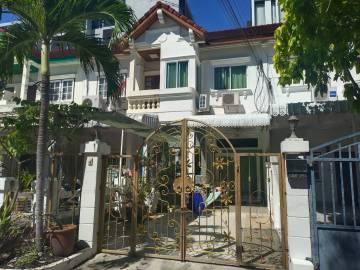 2 Storey townhouse near town