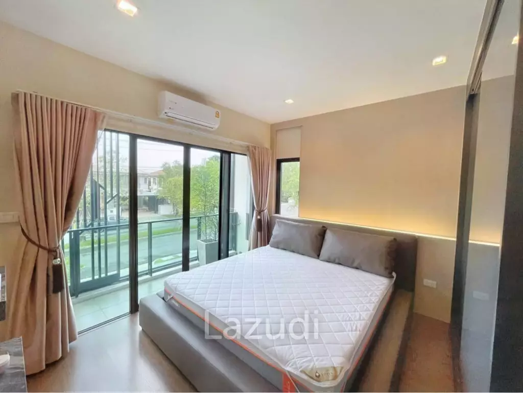 3 Bed 3 Bath 424 SQ.M Burasiri Wongwaen Onnut