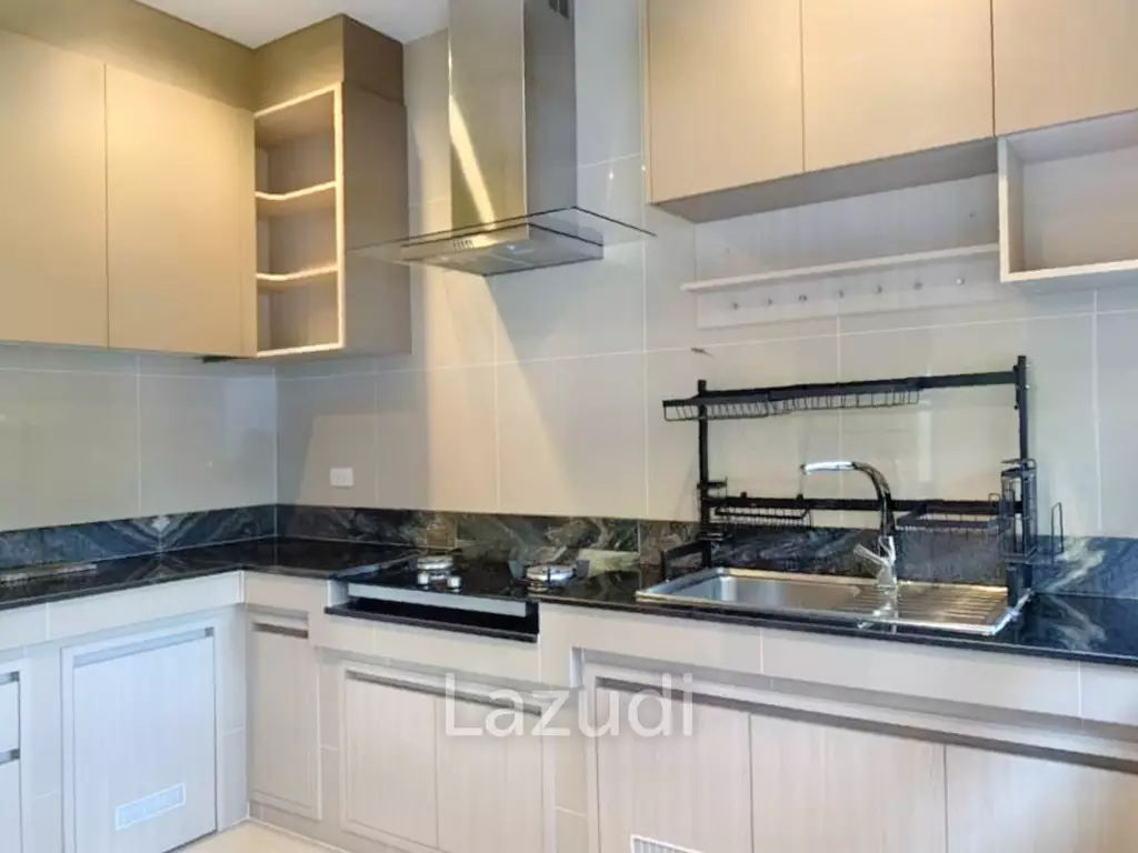 3 Bed 3 Bath 424 SQ.M Burasiri Wongwaen Onnut