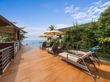 Unique Beachfront Villa Baan Hinyai