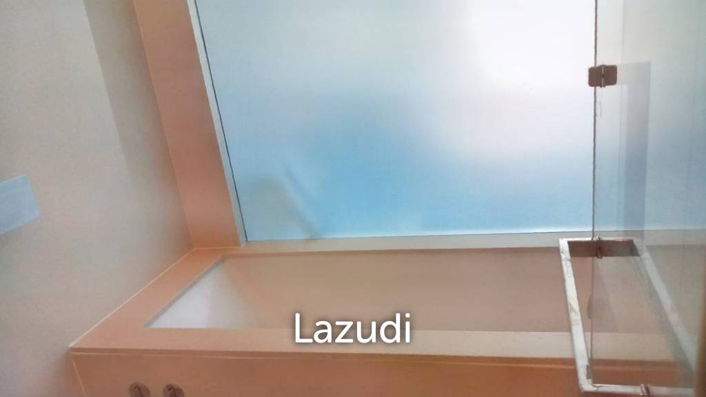 1 bed 1 bath 52 SQ.M The Room Sukhumvit 21