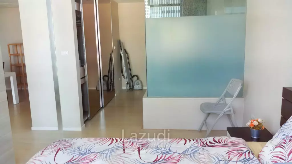 1 bed 1 bath 52 SQ.M The Room Sukhumvit 21