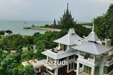 Beachfront Villa for Sale in Soi Naklua 12