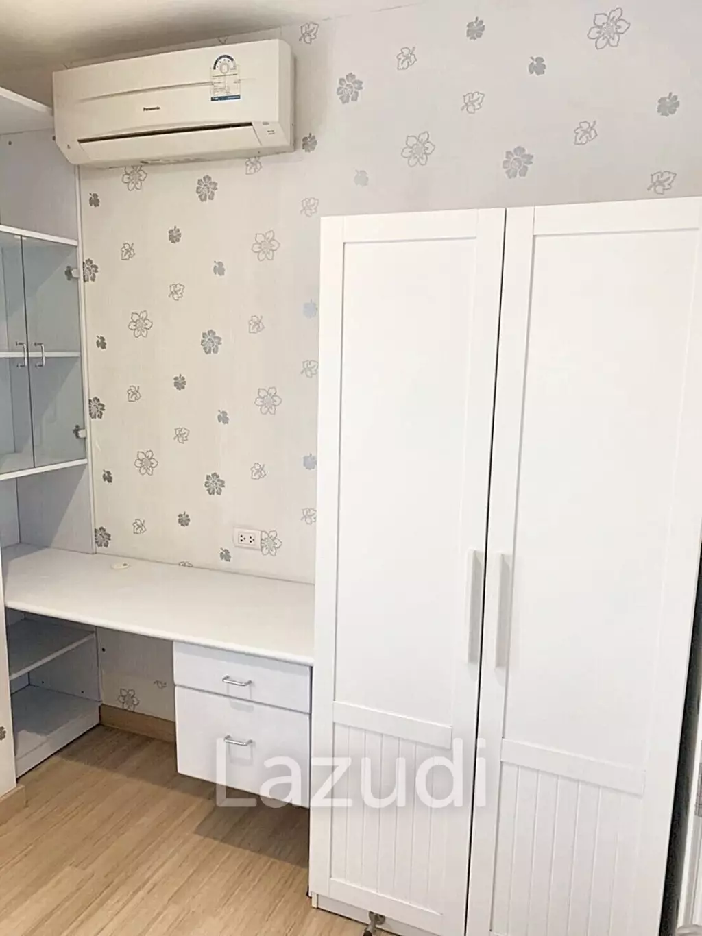 2 bed 2 bath 65 SQ.M life @ sathorn 10