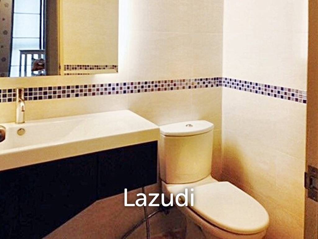 2 bed 2 bath 65 SQ.M life @ sathorn 10