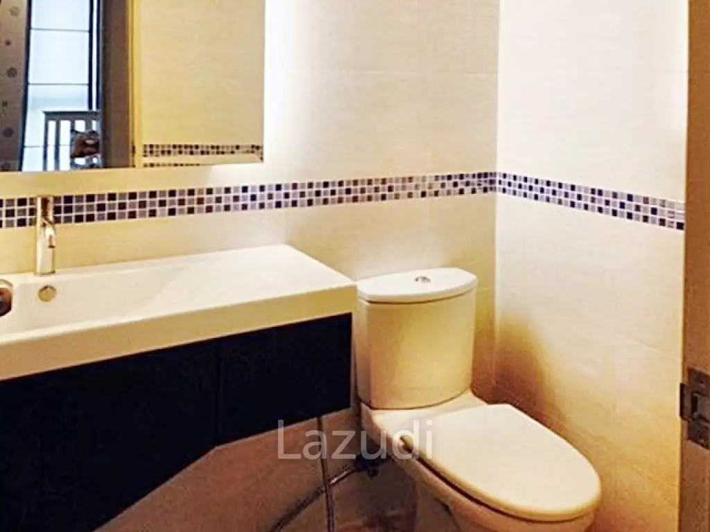 2 bed 2 bath 65 SQ.M life @ sathorn 10