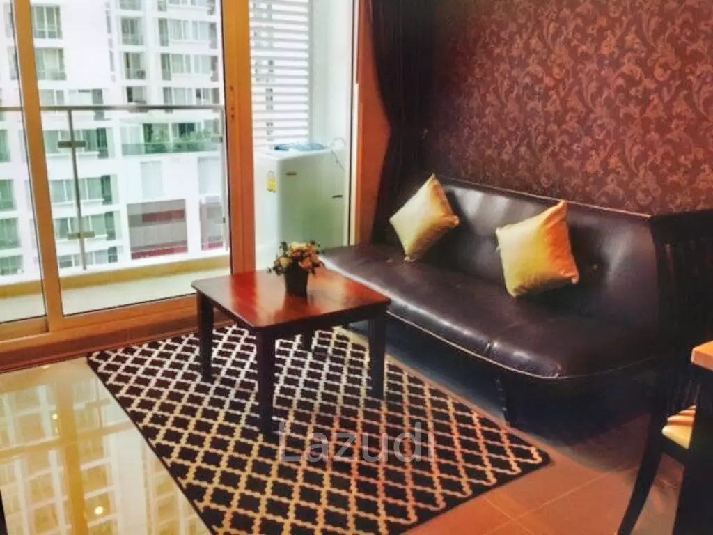 1 bed 1 bath 39 SQ.M T.C. Green Condominium