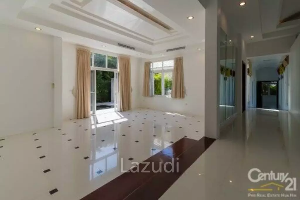 SEA BREEZE VILLAS: Well Constructed Pool Villa