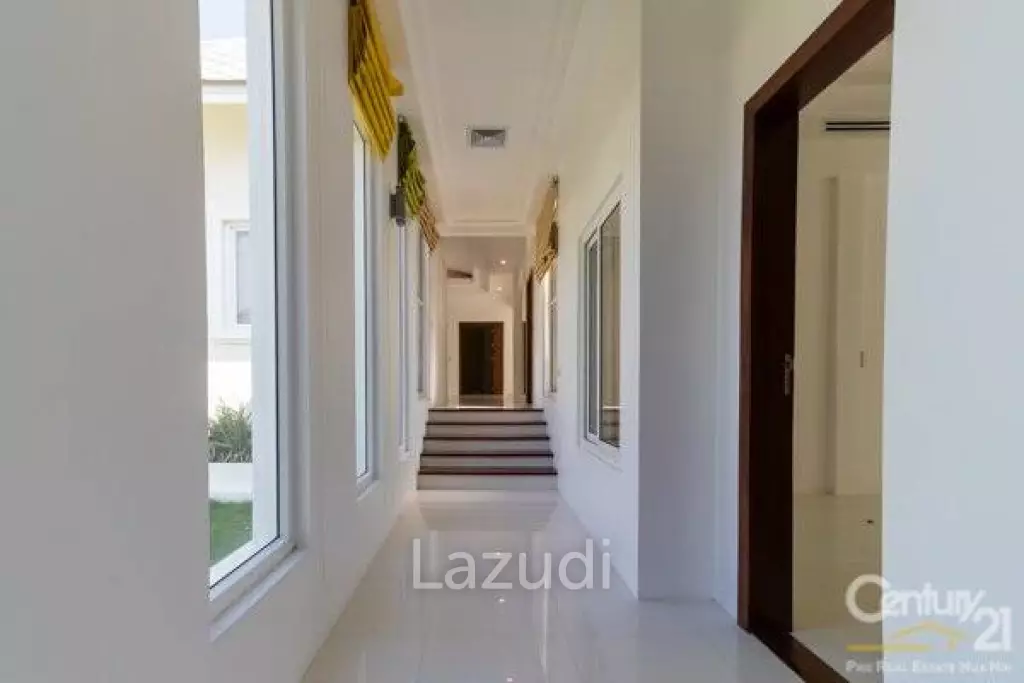 SEA BREEZE VILLAS: Well Constructed Pool Villa