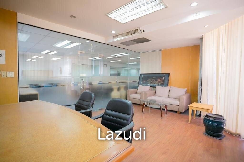 Office 403 SQ.M. at Chamnan Phenjati Business Center
