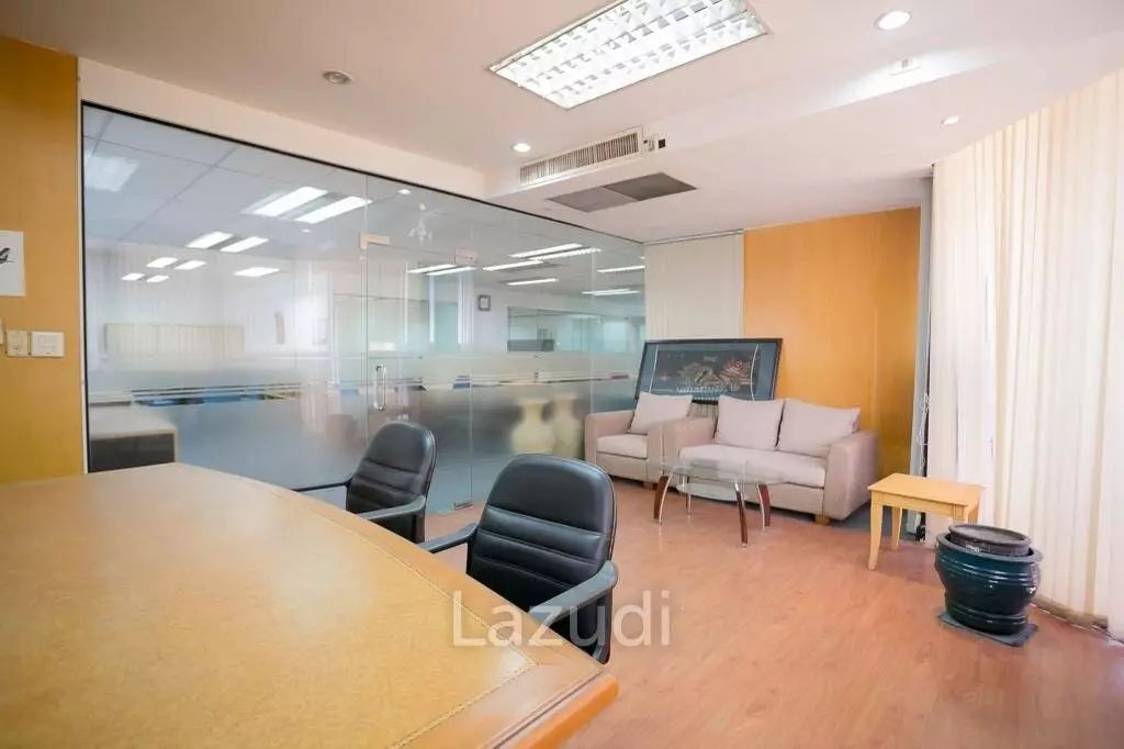 Office 403 SQ.M. at Chamnan Phenjati Business Center