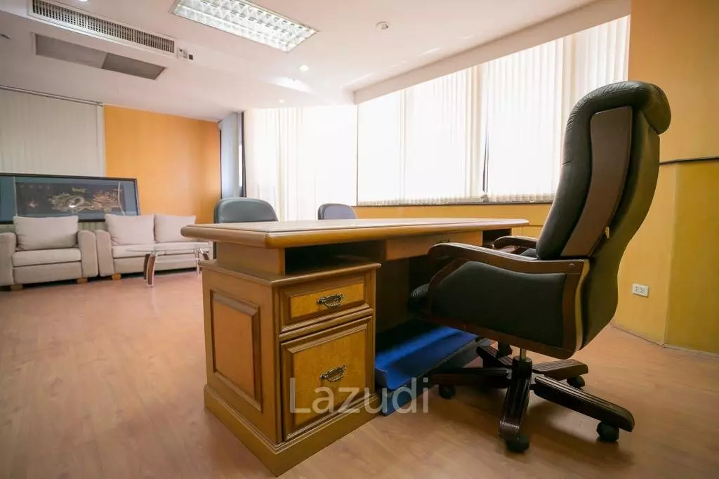 Office 403 SQ.M. at Chamnan Phenjati Business Center