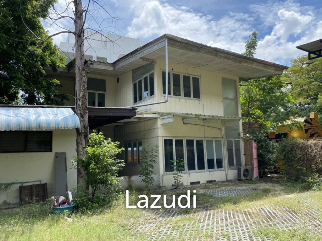 Unique building with large out door space suit