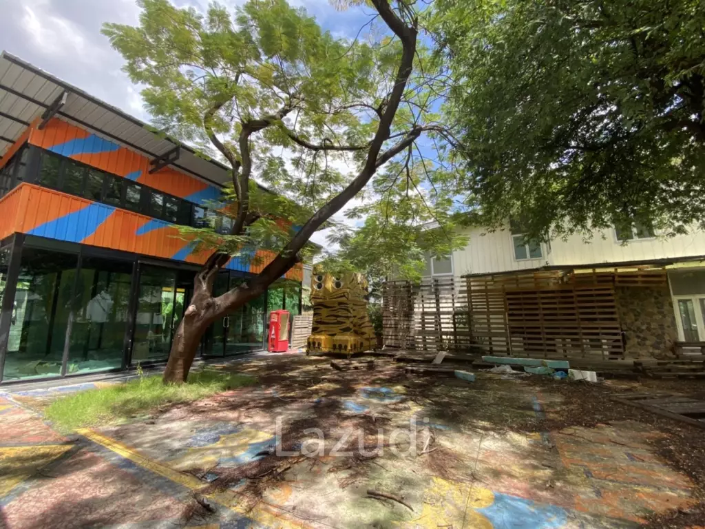 Unique building with large out door space suit