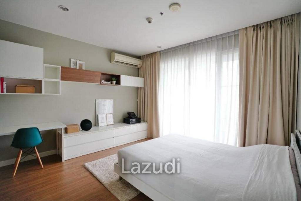 Studio 1 Bath 33.51 SQ.M Circle Condominium
