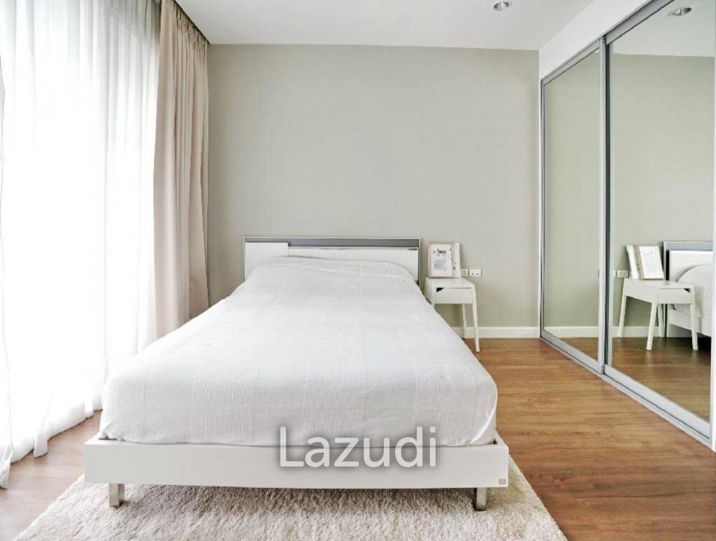 Studio 1 Bath 33.51 SQ.M Circle Condominium
