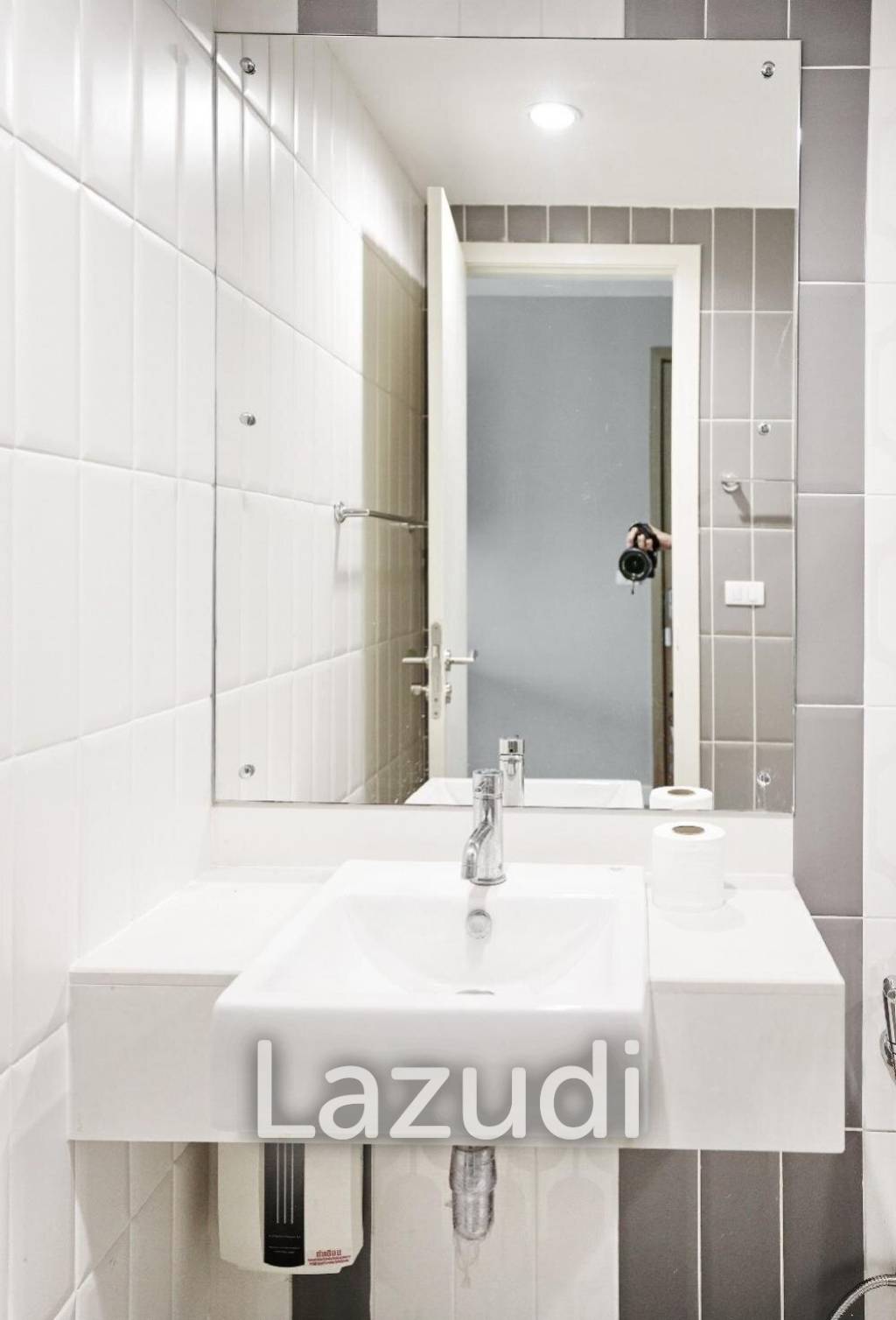 Studio 1 Bath 33.51 SQ.M Circle Condominium