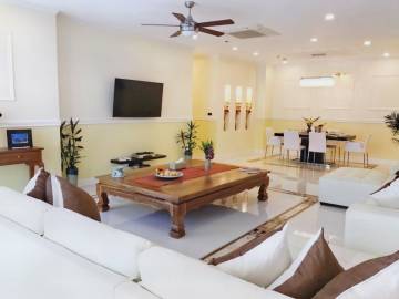 3 Beds 3 Baths 234 SQ.M Baan Sathorn Chaopraya