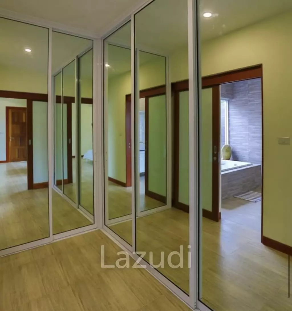 BREEZE HILL   :  3 bed pool villa