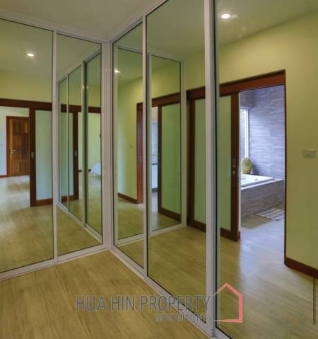 BREEZE HILL   :  3 bed pool villa