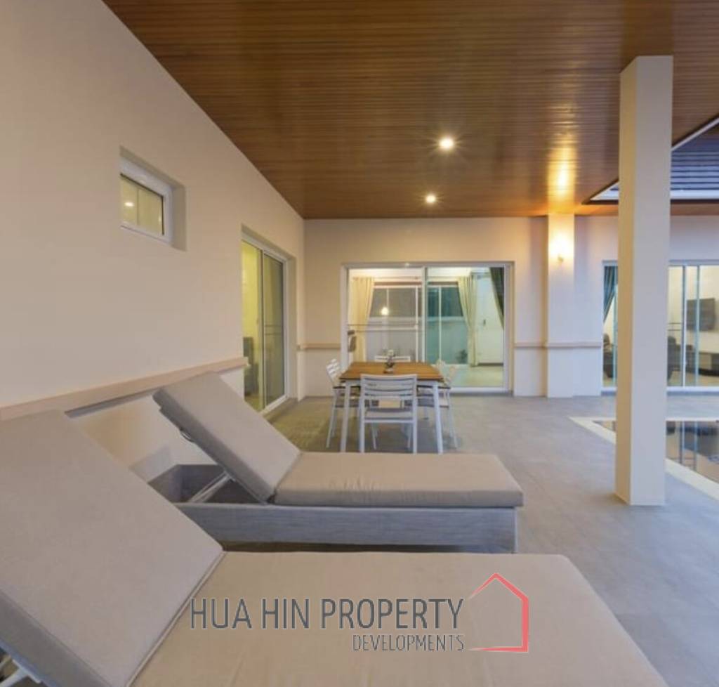 BREEZE HILL   :  3 bed pool villa