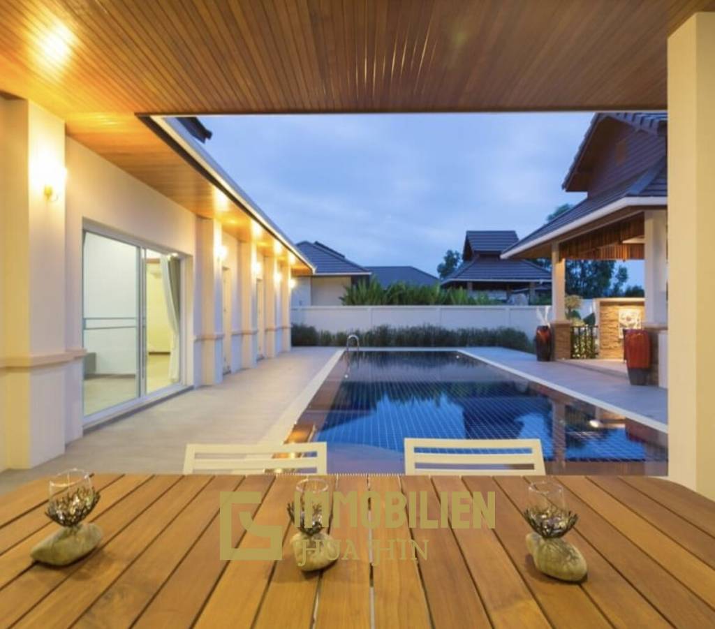 BREEZE HILL   :  3 bed pool villa