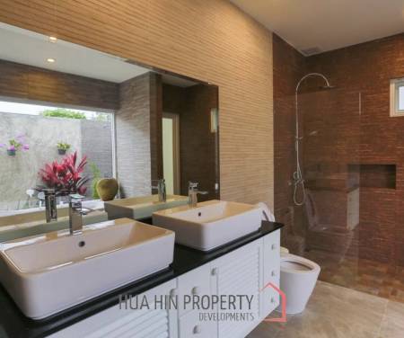 BREEZE HILL   :  3 bed pool villa