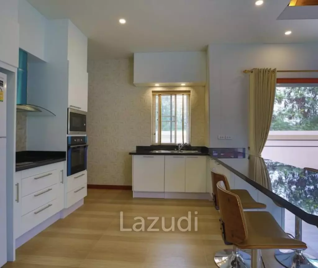 BREEZE HILL   :  3 bed pool villa