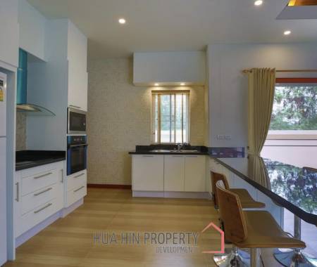 BREEZE HILL   :  3 bed pool villa
