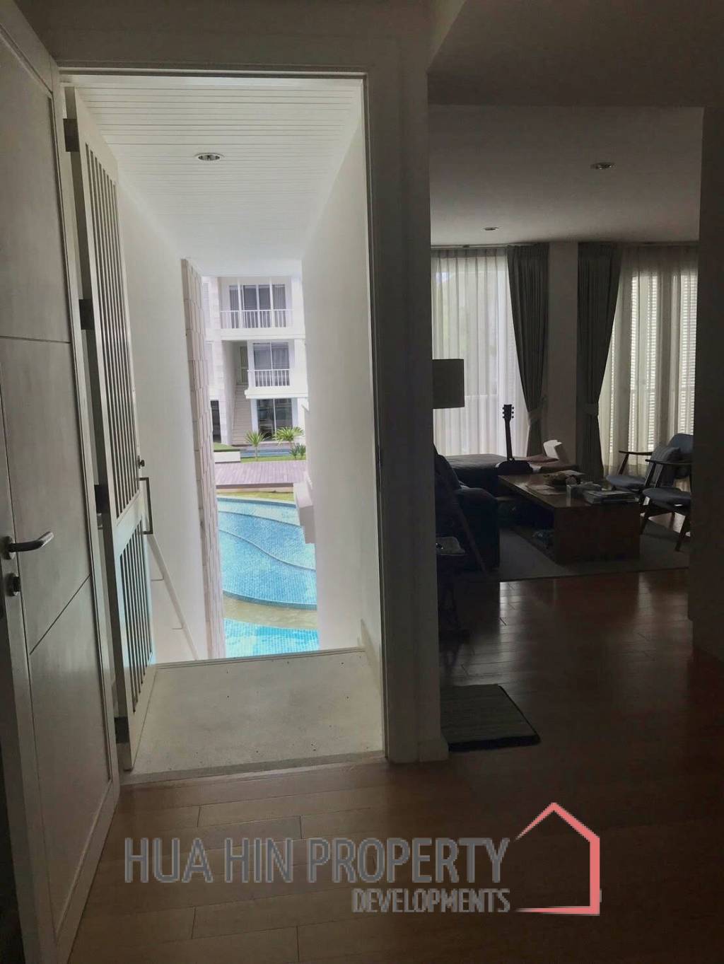 2 Bedroom Pool View : Malibu Condominium