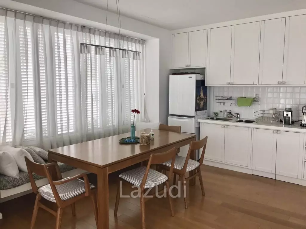 2 Bedroom Pool View : Malibu Condominium