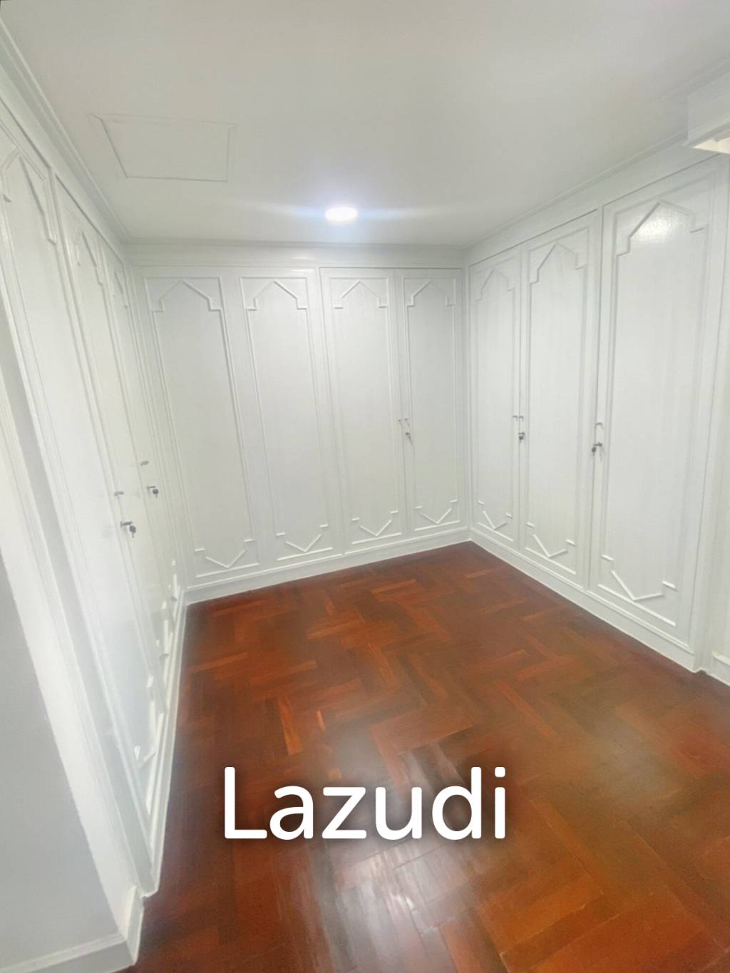 3 Bed 3 Bath 300 SQ.M Sethiwan Mansion